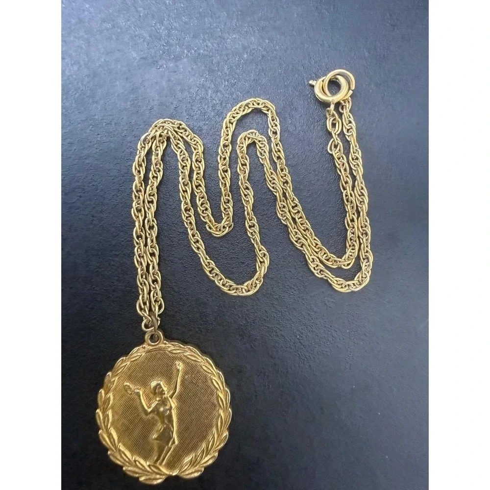 Tennis Medallion Necklace Gold Tone 1976 Engraved Laurel Wreath Vintage Pendant